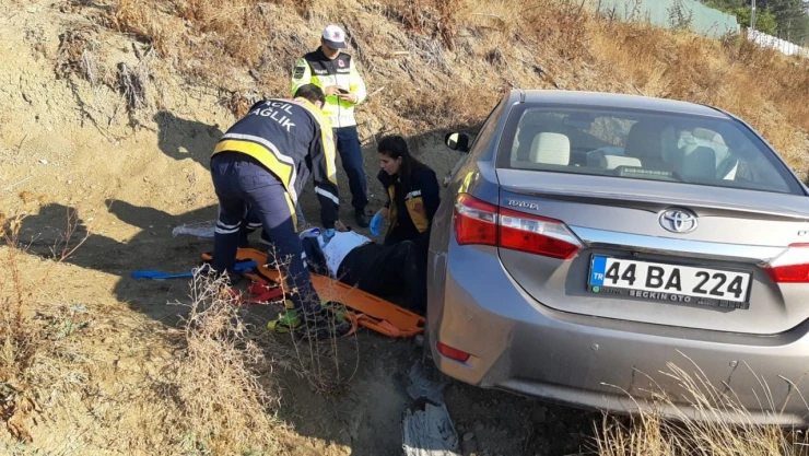 Hastaneye Giden Yaşlı Çift Kazada Yaralandı