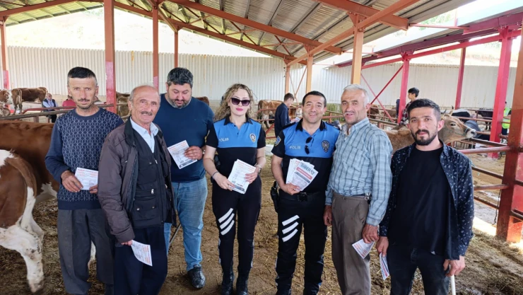 Hayvan Pazarında Vatandaşlar Bilgilendirildi