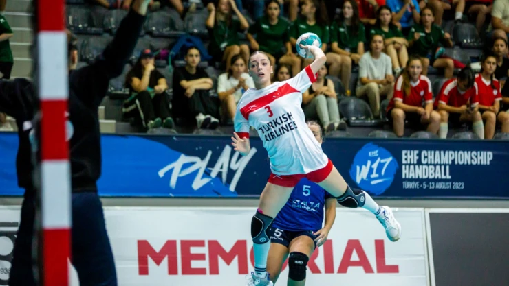 Hentbol Şampiyonası'nda üçüncü gün maçları tamamlandı