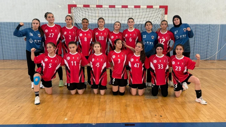 Hentbolcularımız Lider Olarak Yarı Finallerde