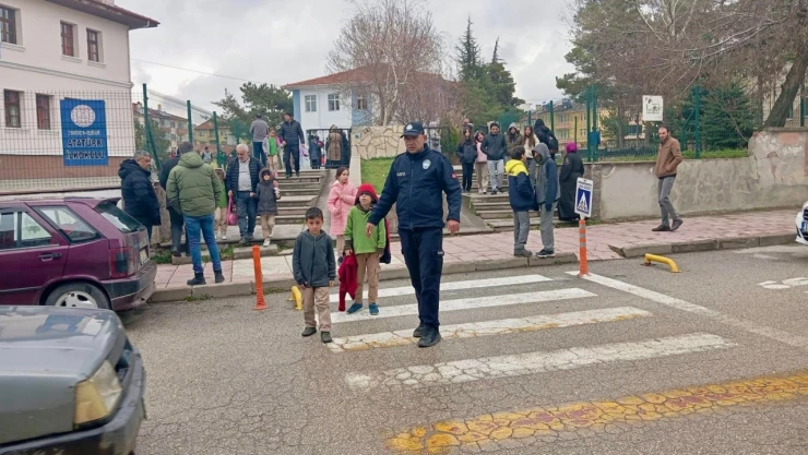 Her Adımda Onların Yanındalar