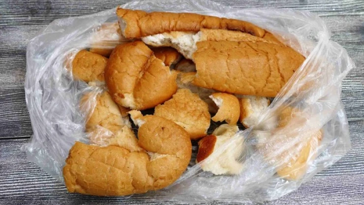 Her Gün Tonlarca Ekmek Çöpe Gidiyor! İşte Bayat Ekmekleri Kurtaran Fikirler