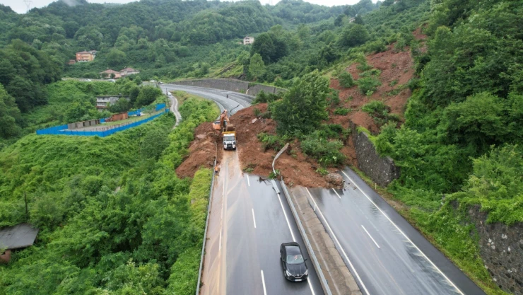 Heyelan havadan görüntülendi