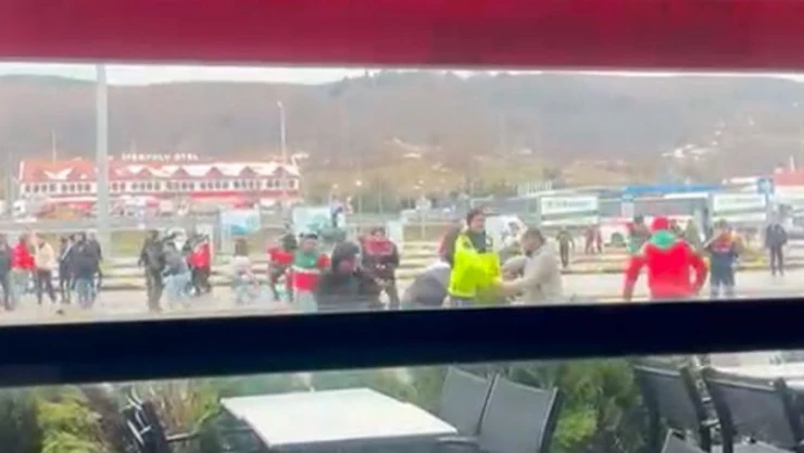 Taraftarlar Birbirine Girdi