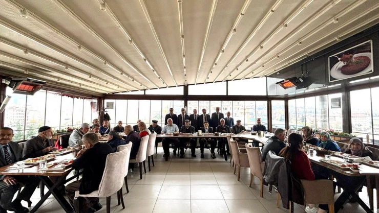 Huzurevi Sakinleri Kahvaltıda Buluştu