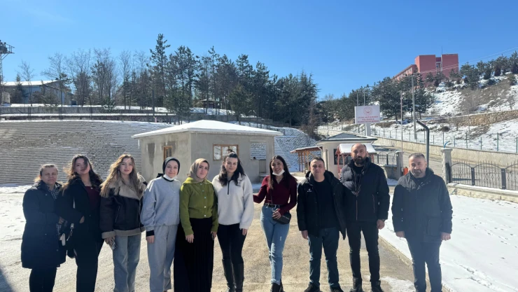 Huzurevi Sakinlerinin Saç Bakım Hizmetini Yaptılar