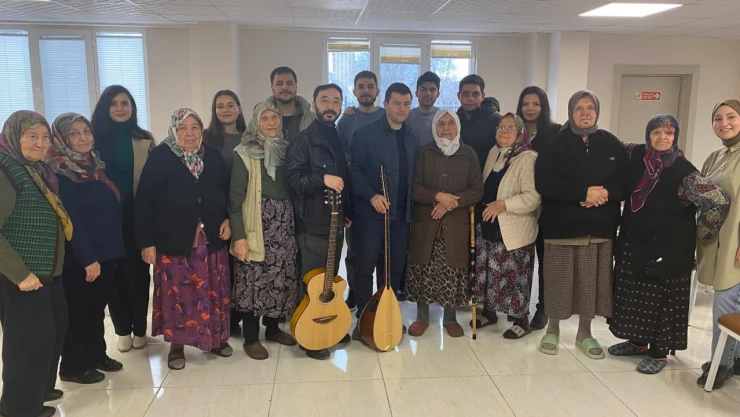 Huzurevinde Doyasıya Eğlendiler