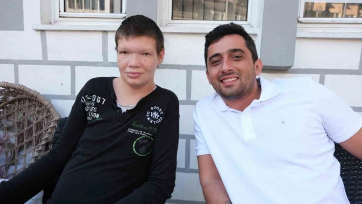 Cam Kemik Hastası Genç, Akülü Sandalyesine Kavuştu