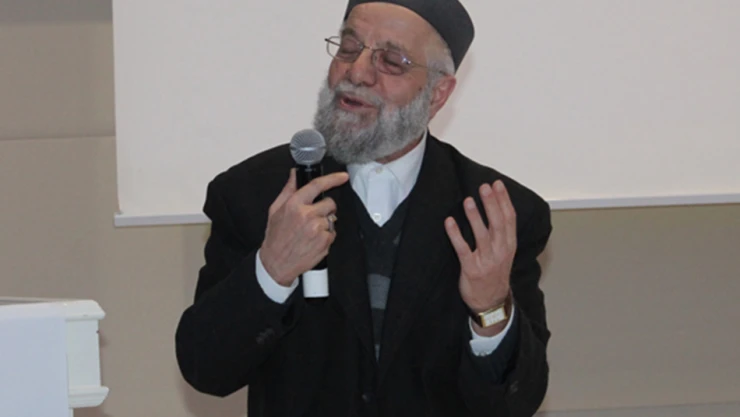 İHH'den yetimlere kırtasiye yardımı