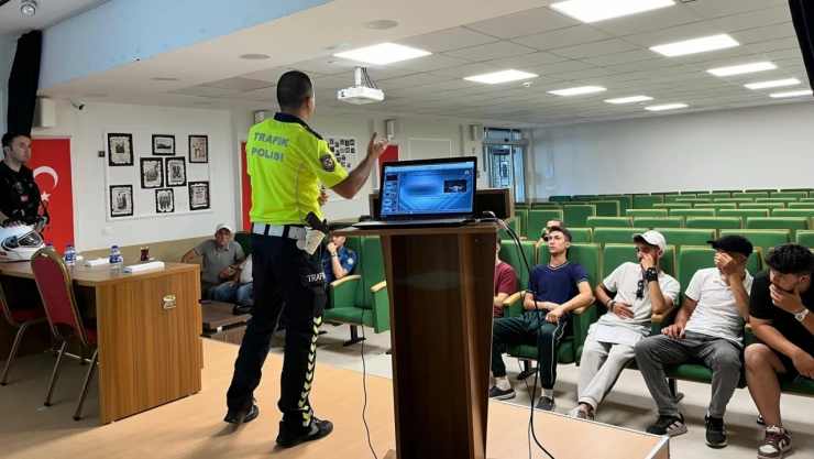 İhsangazi'de Motosiklet Sürücülerine Güvenli Sürüş Eğitimi Verildi