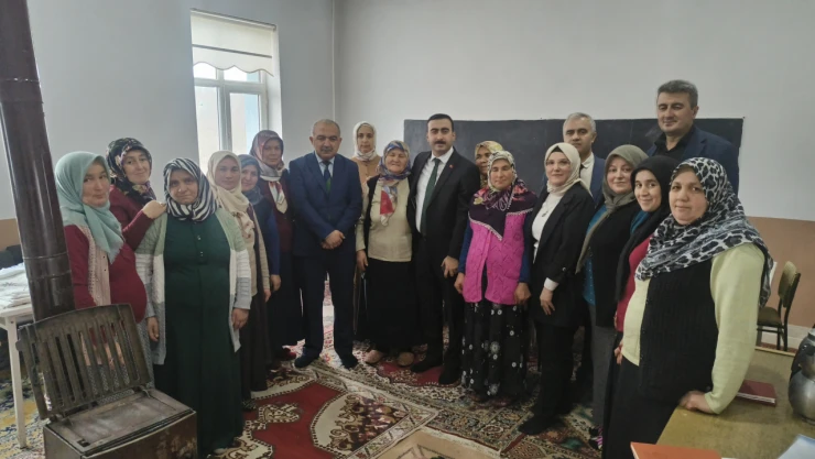 İhsangazi Kaymakamı Şahin, Köy Yaşam Merkezini Ziyaret Etti