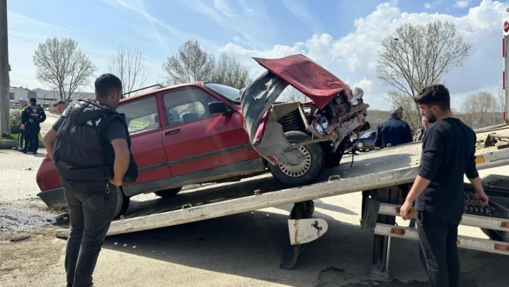 İki Otomobil Çarpıştı: 1 Yaralı