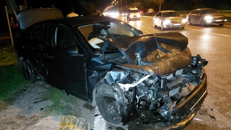 İki otomobil çarpıştı: 4 yaralı