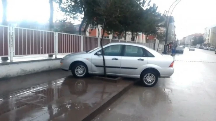 Çorum'da 14 Yaşındaki Ehliyetsiz Sürücü Kaza Yaptı, Kaçtı