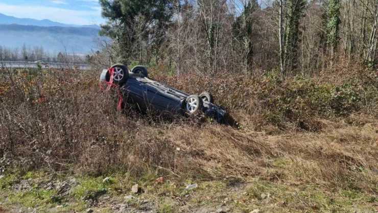 İki Otomobil Peş Peşe Takla Atarak Kaza Yaptı