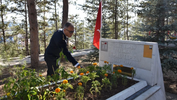 İl Emniyet Müdürü Taş, Şehitliği Ziyaret Etti