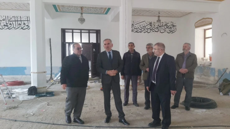 İl Müftüsü Derin Abana Sahil Camii'nde İncelemelerde Bulundu
