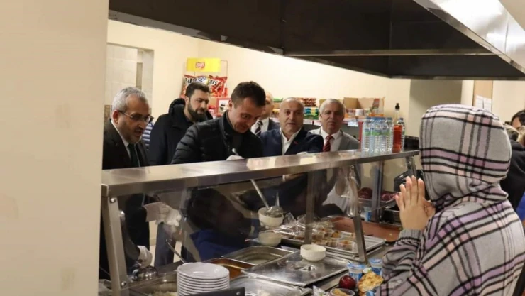 İlçe Protokolü Üniversite Öğrencileri İle İftar Yaptı