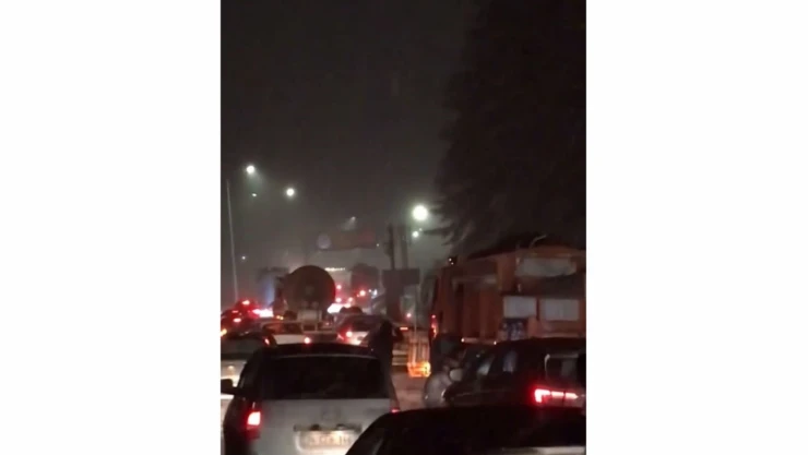 Ilgaz Dağı'nda Kar Nedeniyle Tünel Ulaşıma Kapandı, Araçlar Yolda Kaldı