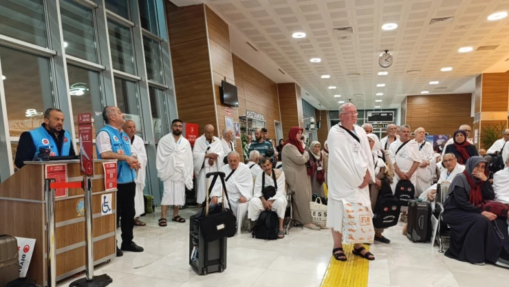 İlk Hac Kafilesi Törenle Uğurlandı