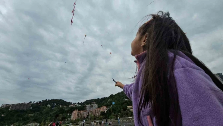 İlkokul Öğrencileri Gökyüzünü Renklendirdi