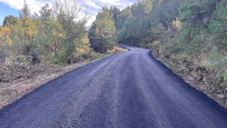 İnebolu'da Köy Yolları BSK Kaplama Çalışmalarıyla Yenileniyor