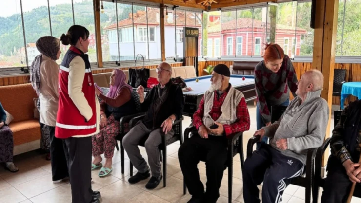 İnebolu'da Yaşlılar Unutulmadı