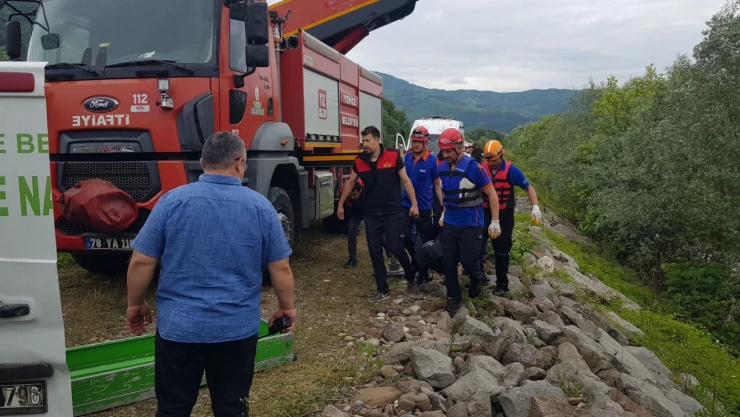 Irmakta akıntıya kapılan kadın hayatını kaybetti