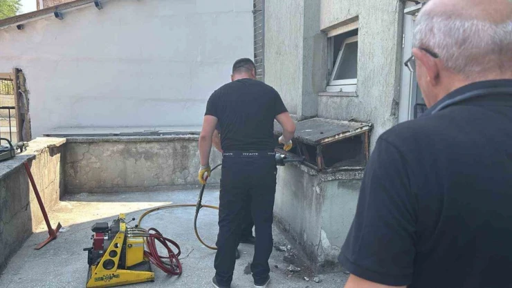 Kediyi Kurtarmak İçin Seferber Oldular