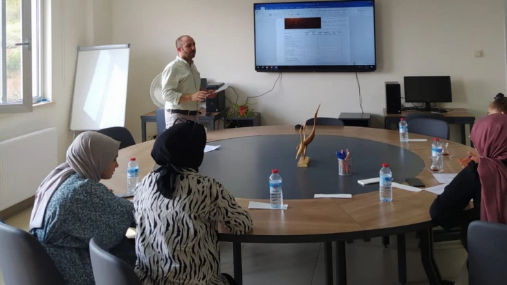 İş Kulübü eğitimlerini sürdürüyor