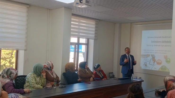 İş Kulübü Faaliyetlerine Devam Ediyor