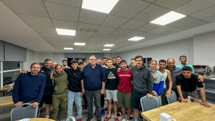 İskenderunlu Futbolcular Önce Başkanın Doğum Gününü Kutladı Sonra İdmana Çıkmama Kararı Aldı