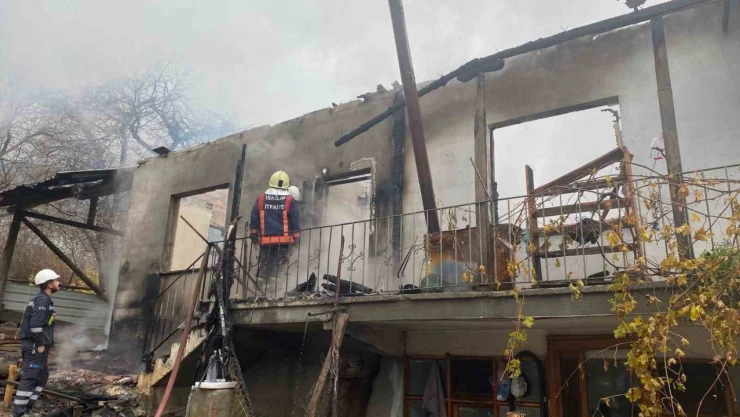 İskilip'te Müstakil Ev Alev Alev Yandı
