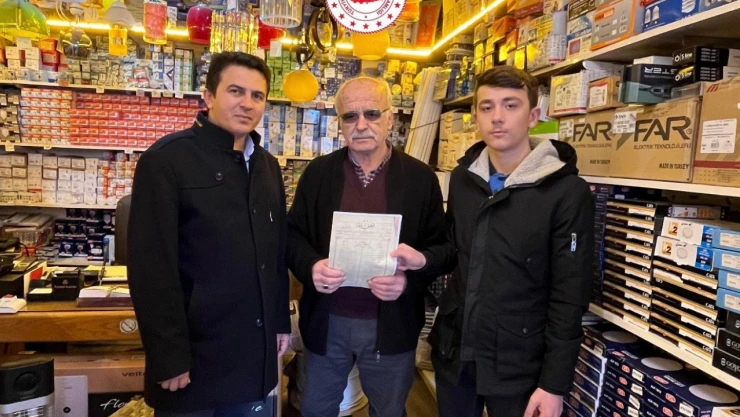 İstiklal Marşı'nın İlk Yayımlandığı Gazete Esnafa Dağıtıldı