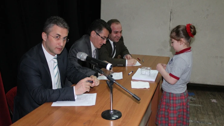 İstiklal Marşı'nı güzel okumak için yarıştılar