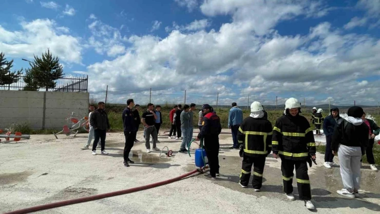 İtfaiye Ekiplerinden Uygulamalı Eğitim