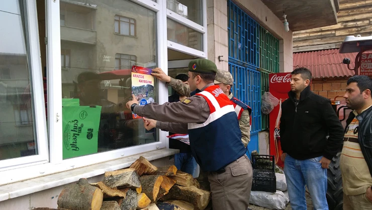 Jandarma ekipleri köylüleri bilgilendiriyor