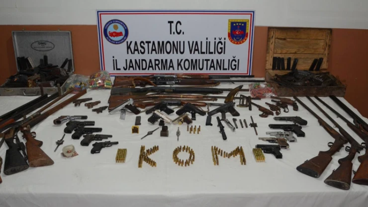 Jandarma mühimmat deposu buldu