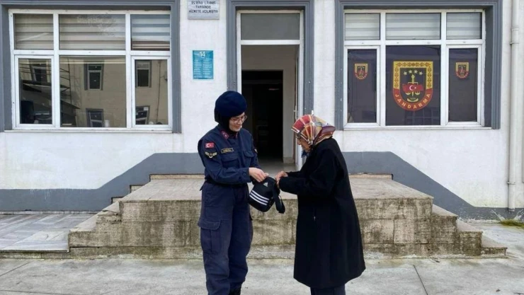 Jandarmanın Bulduğu Çanta Sahibine Ulaştırıldı