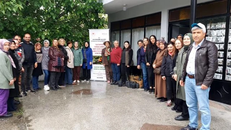 Kadın Çiftçilere Fidan Dağıtıldı