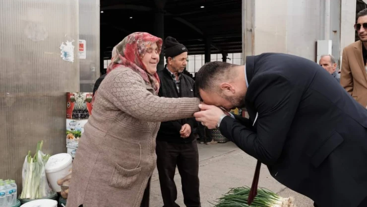 Kadir Yalçın: 'Dünya'da Çalıştıkça Fakirleşen Tek Ülkeyiz'