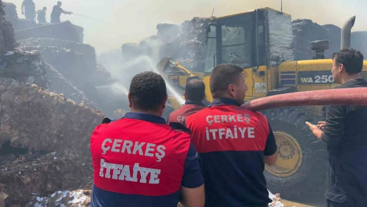 Kağıt Fabrikasının Hammadde Deposunda Korkutan Yangın