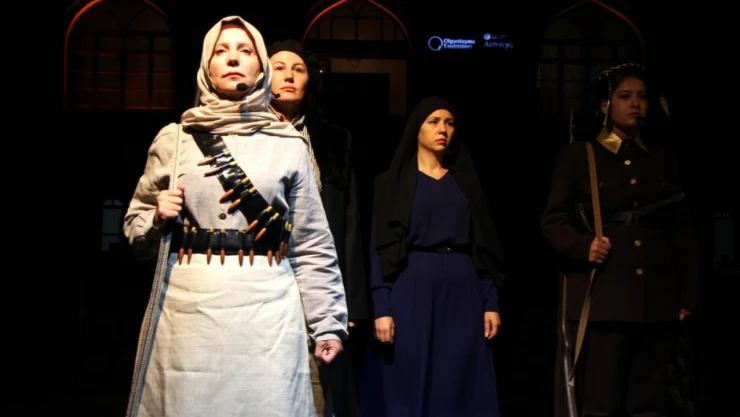 Kahraman Kadınların Kıyafetlerini Yeniden Tasarladılar