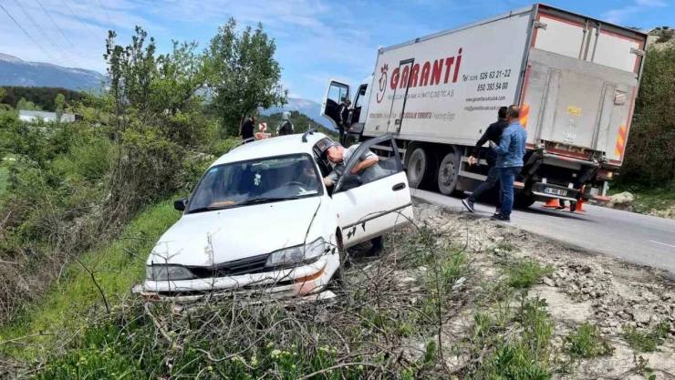 Kamyona Çarpmamak İçin Manevra Yaptı: Faciadan Dönüldü