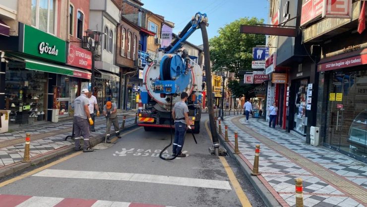Kanalizasyon Hatlarında Temizlik Çalışmaları Yürütülüyor