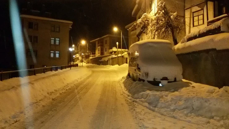 Kar Küre'yi esir aldı