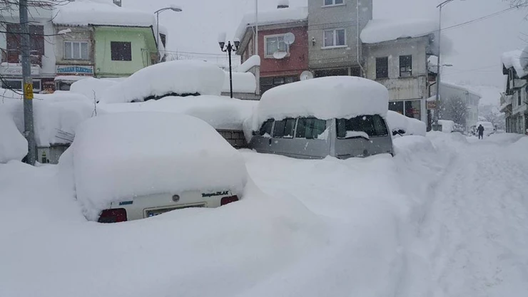 Kar nedeniyle ara sokaklara girilemiyor
