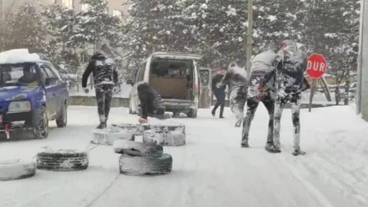 Kar Yağdı, Eğlence Başladı