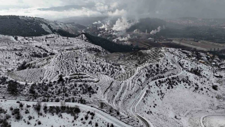 Kentte Siyah Ve Beyaz Renkler Hakim Oldu