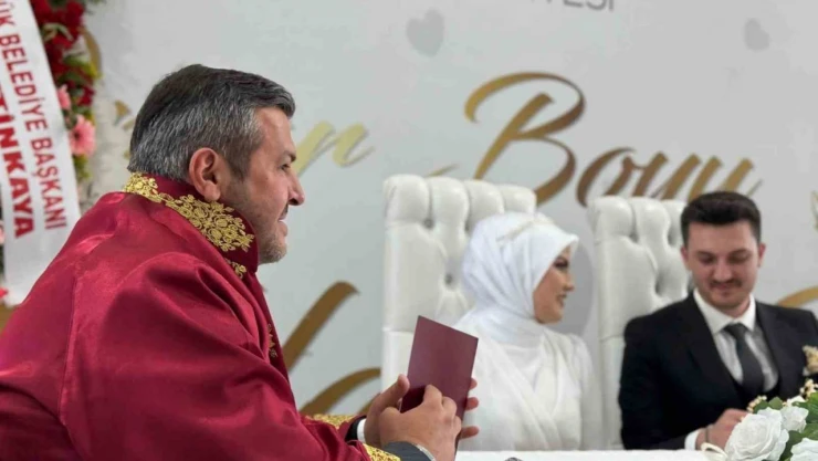 Karabük Belediyesi Evliliğe Adım Atan Gençlere Desteğini Sürdürüyor